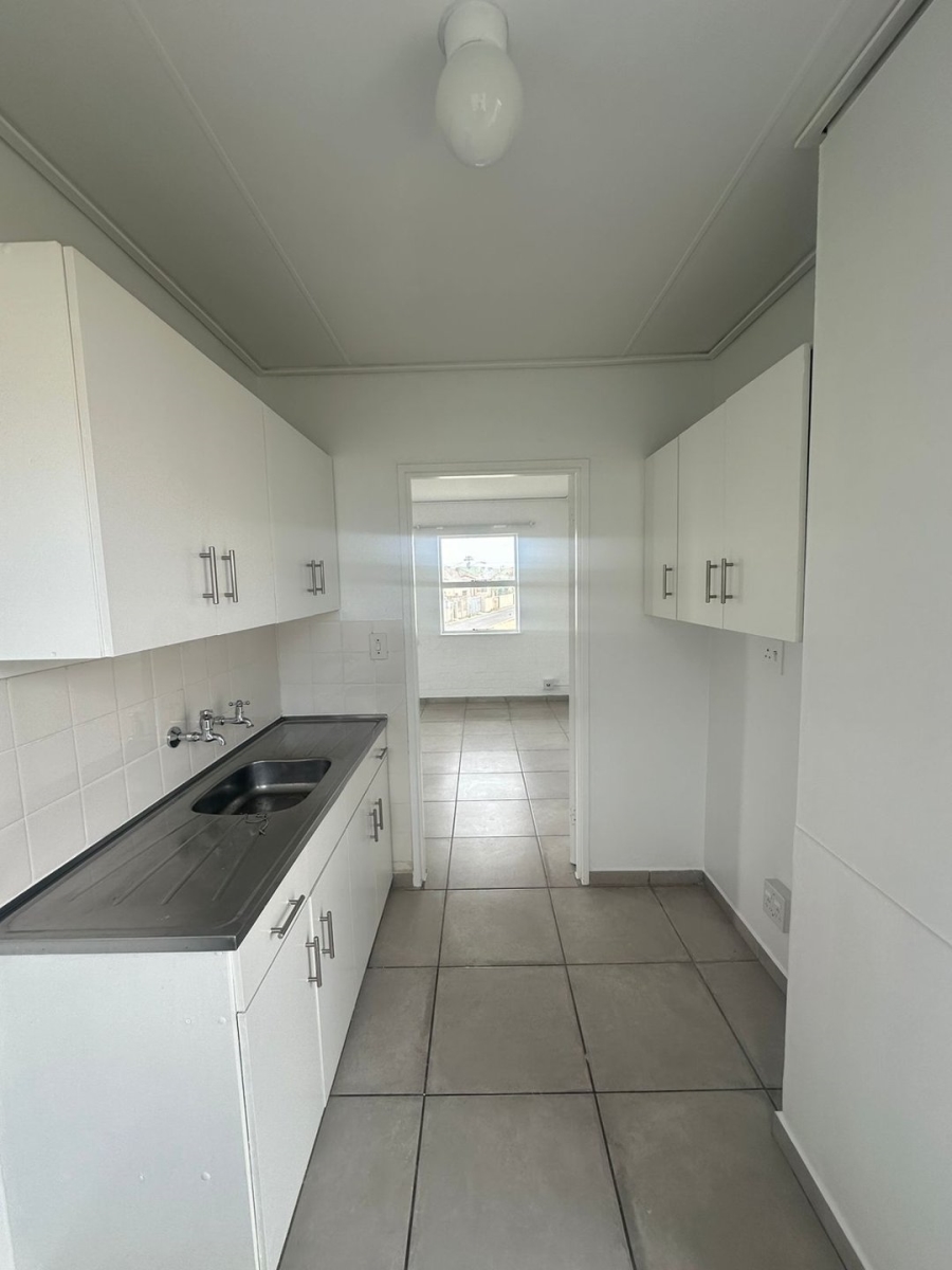 To Let 1 Bedroom Property for Rent in Brooklyn Western Cape